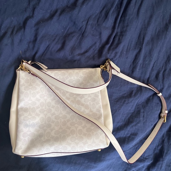 Coach - Picture 5 of 9